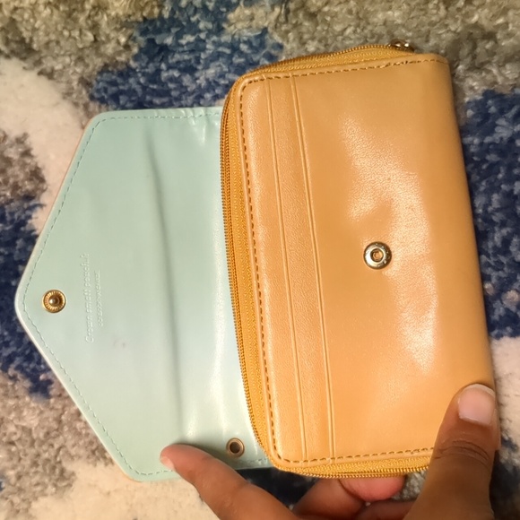 Purse - Picture 2 of 3